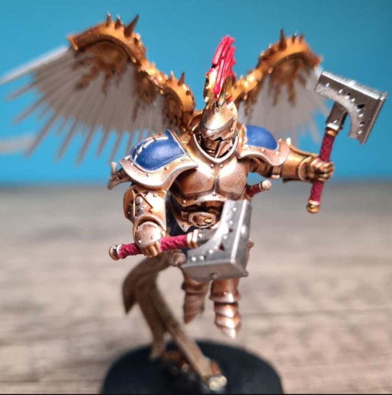 Figurine Warhammer Stormcast ailée peinte, armure bronze