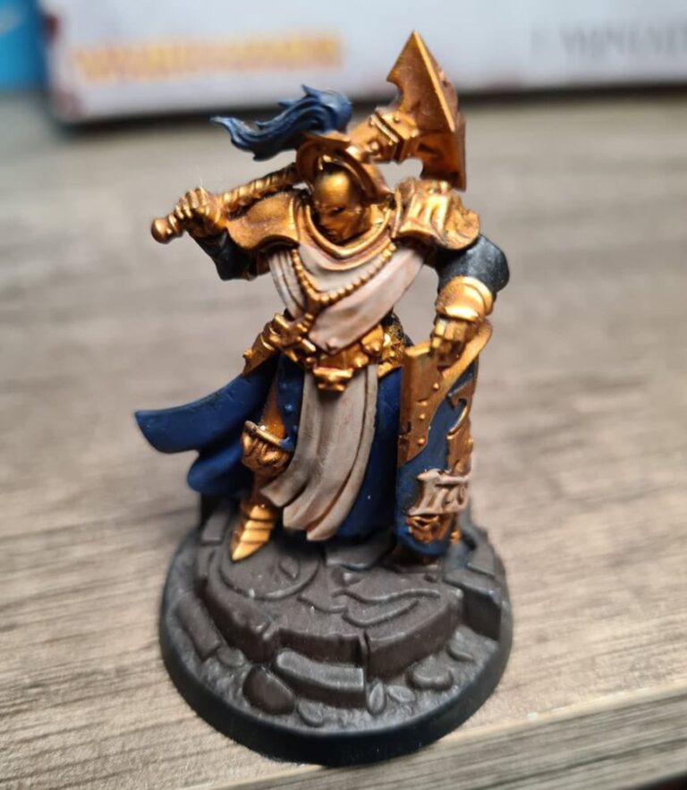 Figurine Warhammer Age of Sigmar peinte, armure dorée